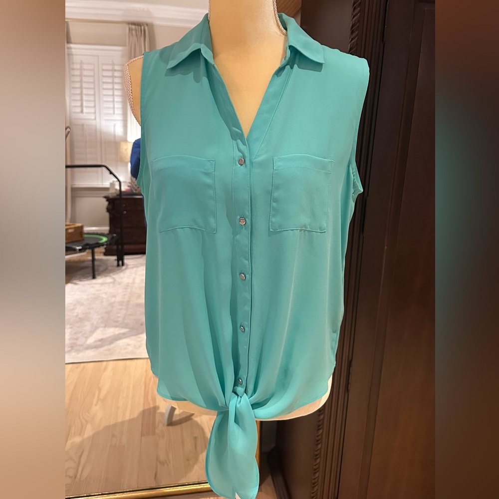 Chaus Green Sleeveless Tie-Front Blouse